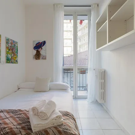 Apartman Guesthost - Yellow Charm - With Two Bedrooms In Milánó
