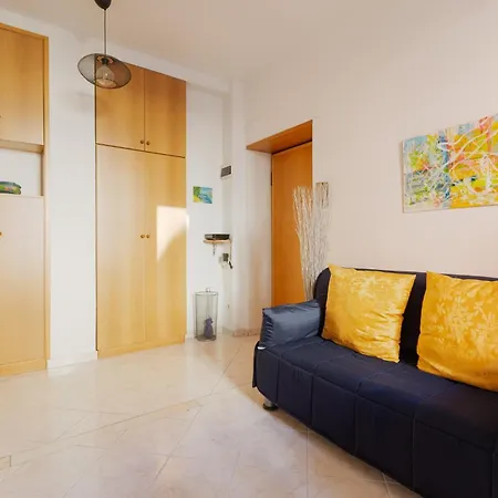 Guesthost - Yellow Charm - With Two Bedrooms In * Milánó